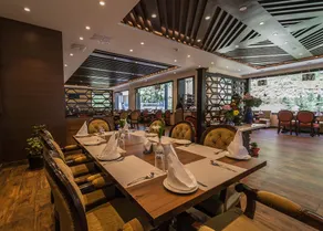 The Highland Park - A Truly River side Resort - Restaurant