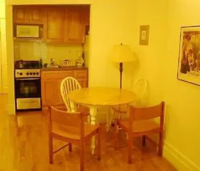 Direct Loft at 33 West 71st Street - Opções para refeição no quarto