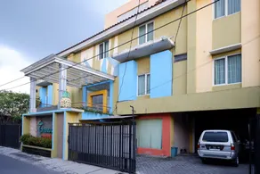 Pineapple Mansion Guest House Solo - Front of property