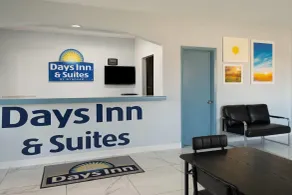 Days Inn & Suites by Wyndham Byram - Hall