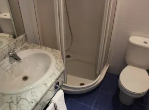 San Juan Guesthouse - Bathroom