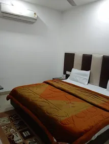 Goroomgo Popular Amritsar - Room