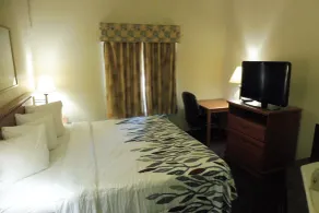 Red Roof Inn & Suites Galloway - Room