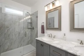 Downtown Brevard 5BR Retreat & Cyclists Dream - Badeværelse