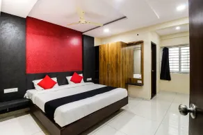 Super Capital O N R Residency - Room