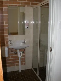 Palms Oasis Motel - Bathroom