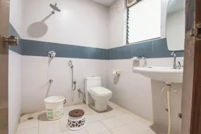 Hotel Sarayu Hassan - Bathroom