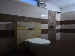 Super Collection O Kampoo Tiraha Road Formerly Siddhi Vinayak - Bathroom