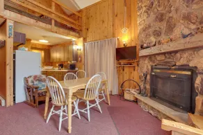 'buckhorn' - Slopeside Iron River Cabin w/ Sauna - Interiör