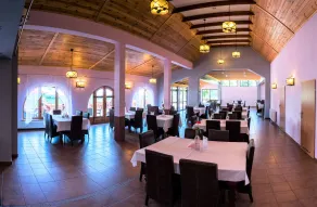 Złoty Potok Resort OFERTA LATO 2026 Domki nad Jeziorem Złotnickim Prywatna Plaża Camping Pokoje tuż przy Lesie oraz Restauracja - Restaurante