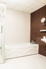 Hotel Indraprastha - Bathroom