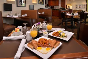 Holiday Inn Madison at The American Center by IHG - Restaurant
