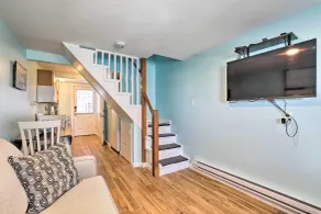 Seaside Escape w/ Porch + Direct Beach Access - Interiør
