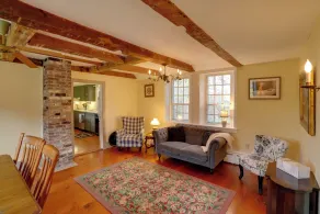Historic New Lebanon Hideaway on 33 Private Acres! - Innenbereich