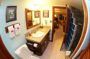 The Palms Oceanfront Suites - Bathroom