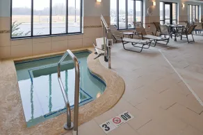 Holiday Inn Express & Suites Greenfield by IHG - Piscine