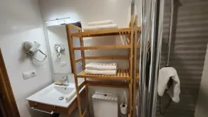 Eco Hotel Toledo - Bathroom