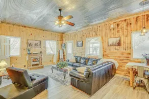 'Grace Place' Clark House on Farm: Shared Hot Tub! - Innenbereich