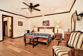 Falling Leaves Lodge - Room