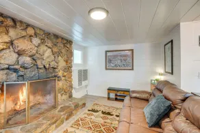 Walk to Beach: Dog-friendly Cabin in Glenbrook! - Interiør