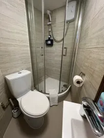 Modern Studios Queenspark - Bagno