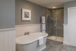 Close House - Bathroom