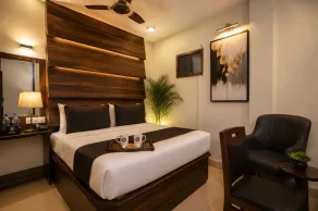 HOTEL UR - Nearby Prayagraj Junction and High Court - Quarto