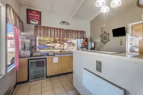 Econo Lodge Inn & Suites Yreka - Hall