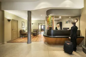Quest Canberra - Recepción