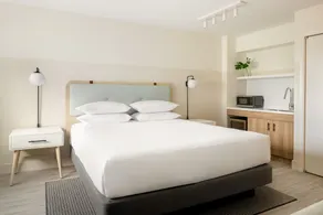 Hampton by Hilton Grand Cayman Seven Mile Beach - Room