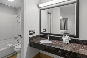 Americas Best Value Inn Austin - Bathroom