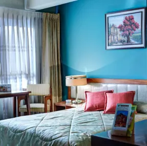 Cesar's Plaza Hotel - Room