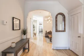 MTLVacationRentals -The Chic Laurier - Inngangsparti