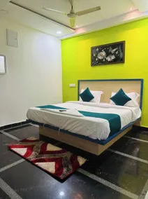 Hotel O Living Tree Suites - Zimmer