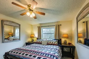 Unwind w/ Shared Hot Tub: Cozy Whittier Getaway - Innvendig