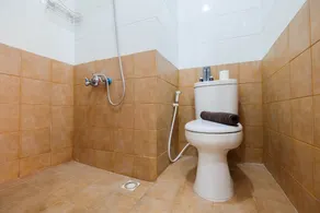 2BR Apartment Green Pramuka City near Shopping Mall - Baño