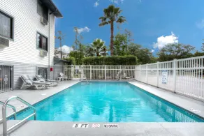 Super-8-Gainesville-I-75-Hospital-University-Area - Piscine