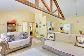 Pools & Ski Access: Lackawaxen Cottage w/ Deck! - Interni