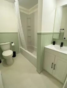 La Belle Excuse - Bathroom