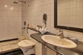 Vishwaratna Hotel - Badrum