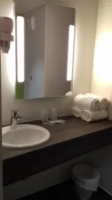 Hotel Arena Toulouse - Bathroom