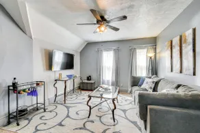 < 2 Mi to Hospitals & University: South Wedge Apt! - Interni