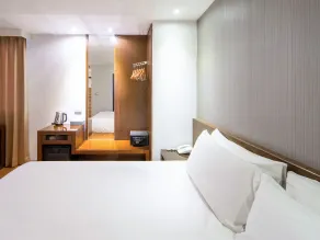 CHECK inn SELECT Hualien LinSen - Room