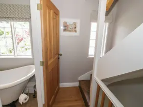 Tea Tree Cottage - Bathroom