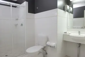 Adelaide Riviera Hotel - Baño