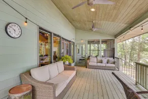 Lakefront Winnsboro Home w/ 20+ Acres! - Interior