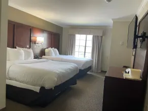 Spark by Hilton Cincinnati Fairfield - Room