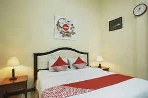 Ndalem Maharani Guest House - Værelse