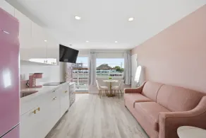 Pink Champagne Boutique Motel - Room