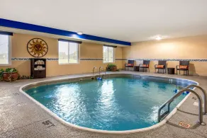 Quality Inn & Suites Brandenburg - Fort Knox - Pool
